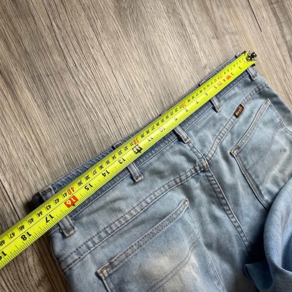 Wrangler Jeans Mens 33x29 Light Blue Distressed Workwear Straight Leg Q30‎